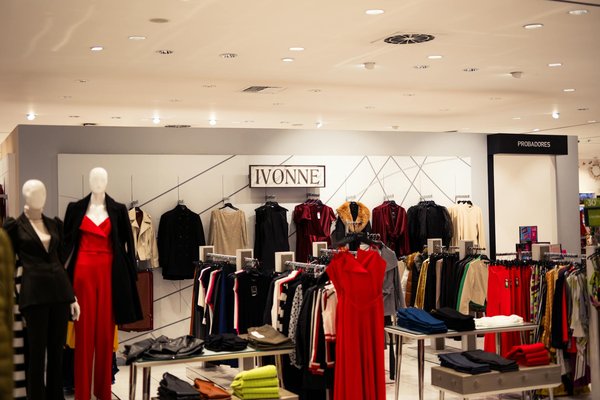 What Makes British Women's Fashion Stand Out on the Global Stage?